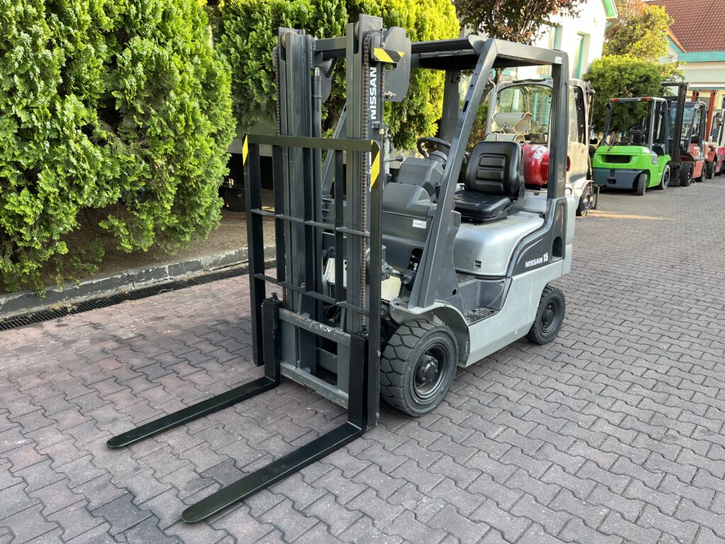 NISSAN NL01-M15J  GÁZOS TARGONCA.  V-2460